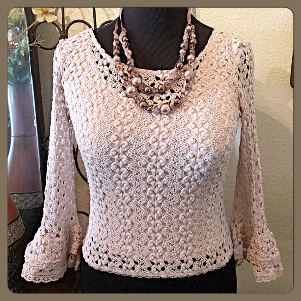 ✨HP✨Free People Crochet Top w/Flared Long Sleeves✨